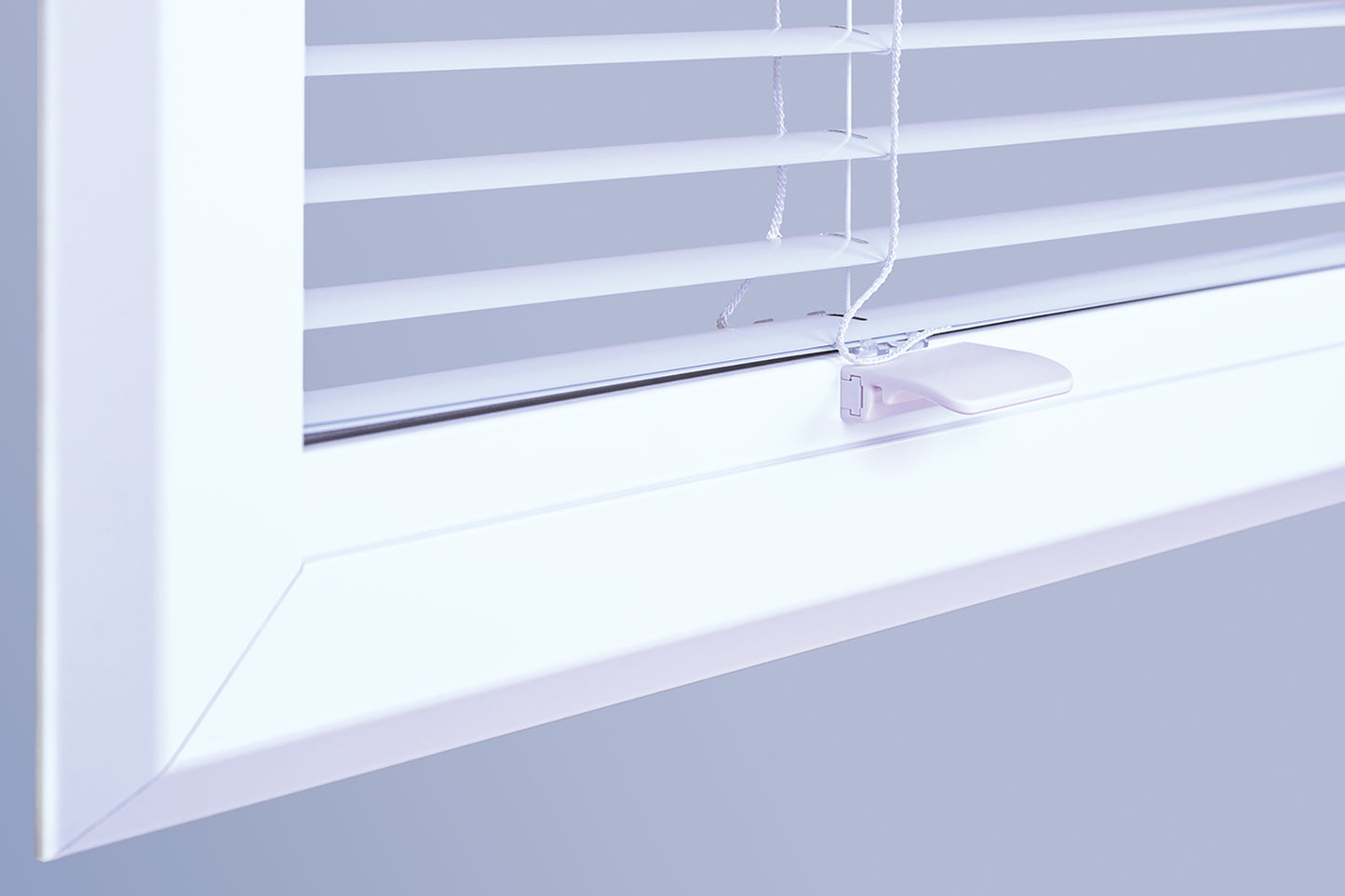 Latende – jaloezie in een strak aluminium frame