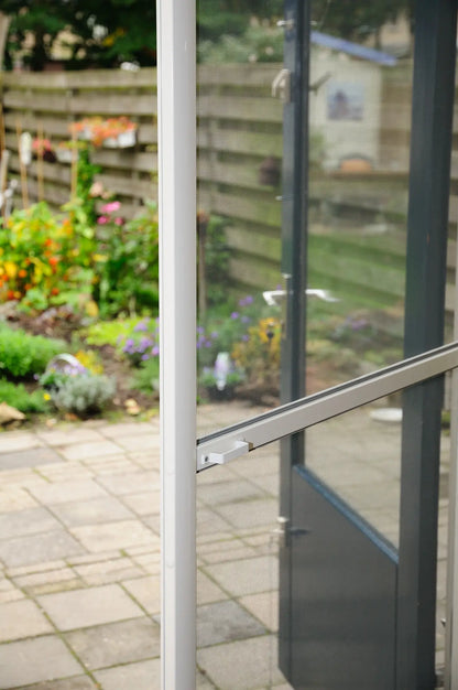 Vaste Hordeur Tuininstallatie
