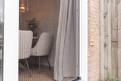 Traditionele Plisséhordeur vanuit buiten